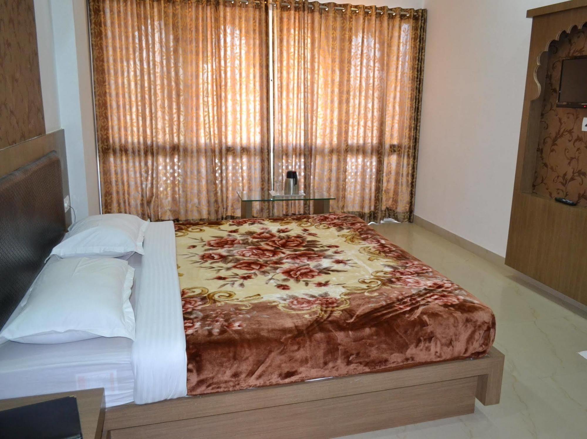 Hotel J M D Palace Udaipur Extérieur photo